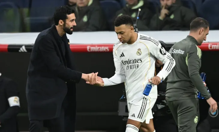 Kaos te Real Madrid: “Përplasen” në distancë Mbappé dhe Arbeloa, tension edhe në tribunë