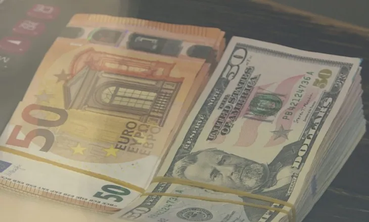 Këmbim valutor pa licencë, procedohen tre pronarët në Tiranë, sekuestrohen miliona…