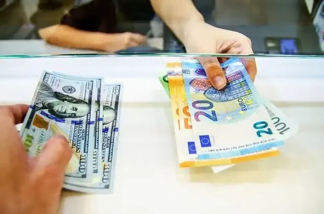 Këmbimi valutor, 11 maj 2026/ Me sa blihet e shitet dollari dhe euro, çfarë ndodh me monedhat e tjera