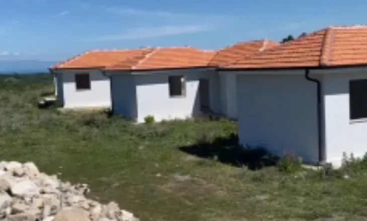 Kemi frikë se na zë shtëpia brenda’/ Banorët e Ishmit ende pa zgjidhje pas tërmetit të nëntorit të 2019