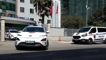 Kërcënoi me armë lodër, shoqërohet në Polici një person