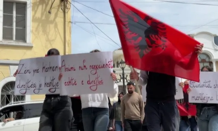 Kërkuan që provimet t’i japin në gjuhën shqipe! Studentët e juridikut në Maqedoni, sërish në protestë