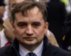 Kishte marrë azil nga Orban pasi u akuzua për shpërdorim fondesh dhe përgjim të kundërshtarëve politikë, ish-ministri polak i Drejtësisë arratiset drejt SHBA-së
