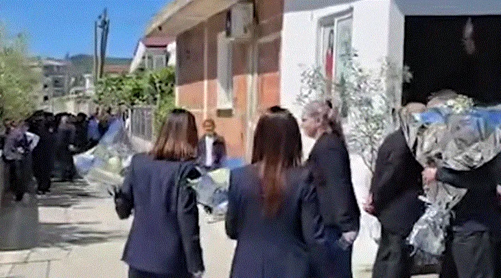 Koçiu pranë familjeve në Durrës që humbën fëmijët: Çdo ngushëllim është i pafuqishëm