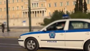 Kokaina ishte fshehur në këpucë, kapja e 71-vjeçarit çon policinë greke te grupi kriminal në Athinë, sekuestrohen para