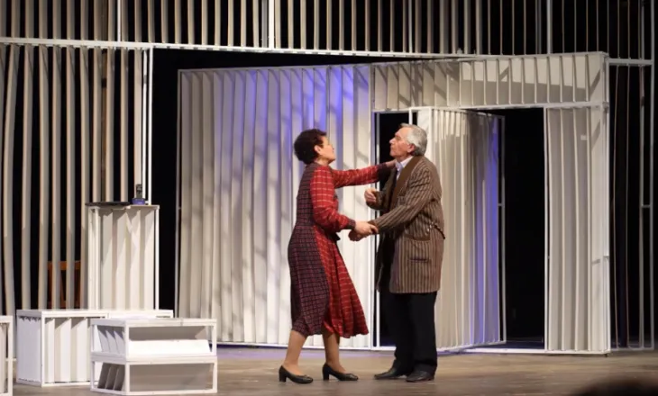 Komedia tragjike ‘Plagët’ premierë në teatrin e Gjirokastrës