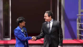 Komisionerja e zgjerimit në Kosovë, Marta Kos pritet nga kryeministri në detyrë Albin Kurti
