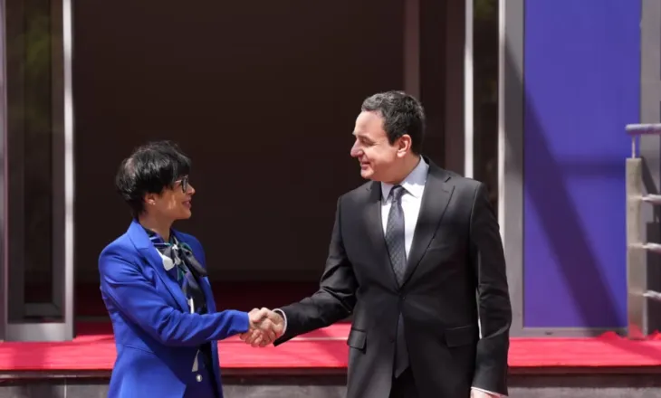 Komisionerja e zgjerimit në Kosovë, Marta Kos pritet nga kryeministri në detyrë Albin Kurti