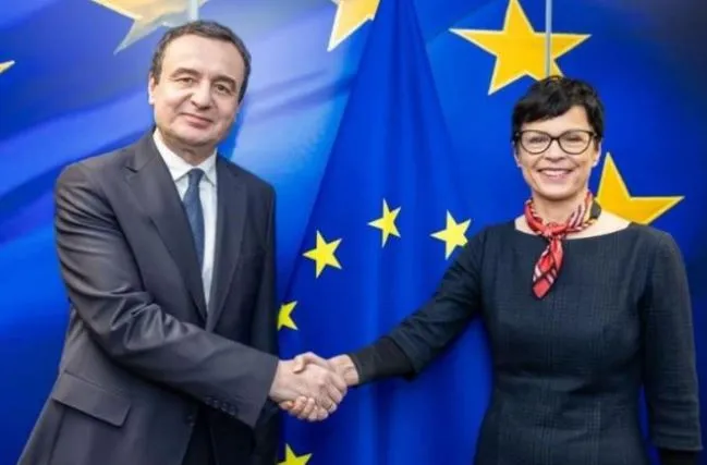 Komisionerja Marta Kos për herë të parë vizitë në Kosovë,  pritet takim me Albin Kurtin dhe Albulena Haxhiun