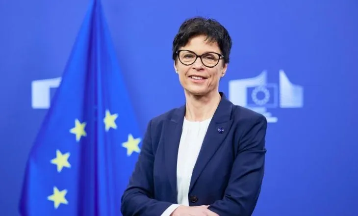 Komisionerja Marta Kos viziton Kosovën, takim me Kurtin dhe Haxhiun të premten, fokus te reformat dhe integrimi në BE