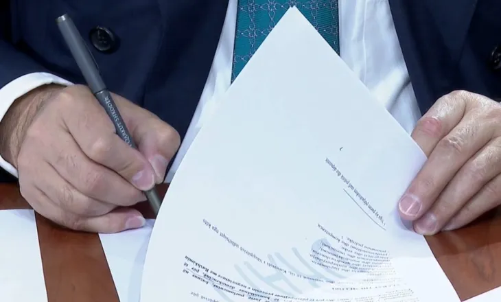 Komisioni “Xhafaj” nis kontrolle në qeveri, verifikim për aktet nënligjore në disa ministri pas ligjeve të miratuara