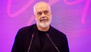 “Komshinjtë ziheshin me njëri-tjetrin për partinë”, Rama akuza opozitës për protestat: Edhe kur u ranë pantallonat në fund të këmbëve, shkatërruan fasadën e Kryeministrisë