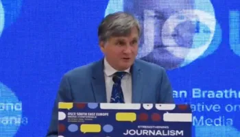 “Komuniteti i medias në Shqipëri është aktiv”, ambasadori i OSBE në Tiranë: Gazetaria është institucion ku duhet të jepet llogari
