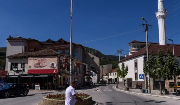 Kongresmenët amerikanë vizitojnë Preshevën mes shqetësimeve për të drejtat e shqiptarëve në Serbi