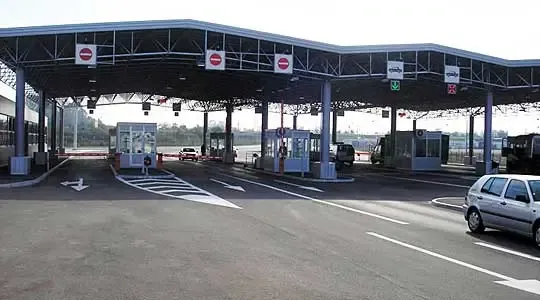 Kontrabanda nga Maqedonia e Veriut/ Kontrolle të imtësishme të kufirit, arrestohet një person, 3 të tjerë në kërkim