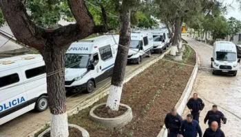 Kontrolle blic në burgjet e Lushnjes dhe Elbasanit, zbulohen PS4, USB dhe pajisje elektronike
