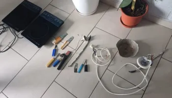 Kontrolle në burgun e Fierit, gjenden thika të improvizuara