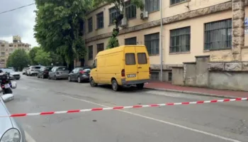 Korçë/ Këmbësori përplaset nga një makinë pranë Prefekturës