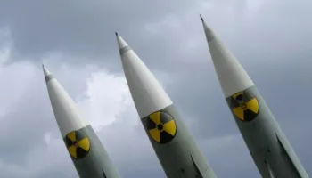 Koreja e Veriut do të lëshojë automatikisht raketat bërthamore në rast se vritet Kim Jong Un