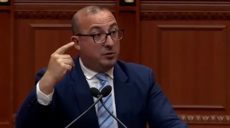 Korreshi: Situatë alarmante te “Pushimi i Shoferit” në Lushnje! Njerëzit po vriten për një lopatë