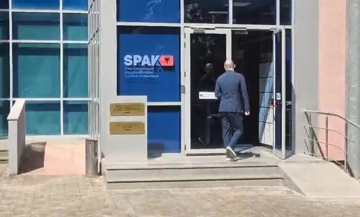 Korrupsion dhe shkelje e barazisë në tendera, Elezi paraqitet në Prokurorinë e Posaçme