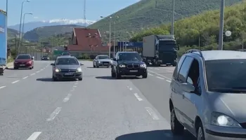 Kosova dhe Shqipëria heqin “traun”, nuk ka kufij gjatë sezonit veror