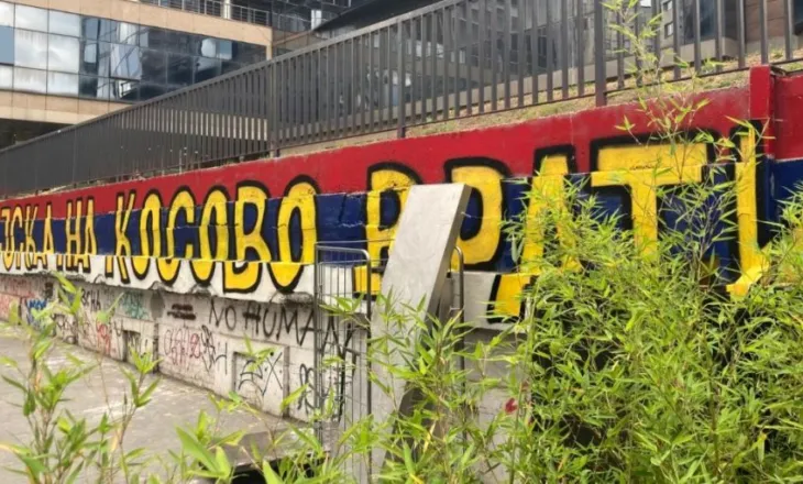 “Kosova është zemra e Serbisë”, propagandë e grafite nacionaliste për Prishtinën në mes të Beogradit