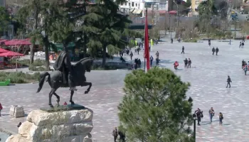 Kreditë rëndojnë familjet, dobësohet aftësia paguese, rritet pesha e huave mbi buxhetet familjare