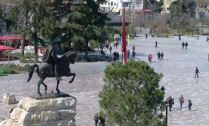 Kreditë rëndojnë familjet, dobësohet aftësia paguese, rritet pesha e huave mbi buxhetet familjare
