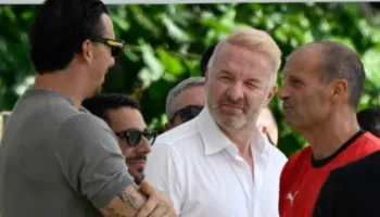 Krisja që çoi në shkarkimin e “kokave” të Milanit, përleshja fizike Alegri-Ibrahimoviç dhe ndërhyrja e Igli Tares!