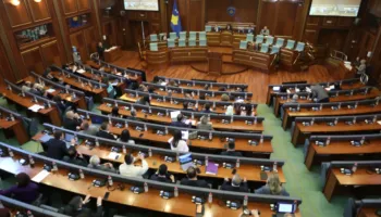 Kriza politike lë pezull marrëveshjet ndërkombëtare dhe fondet e BE-së