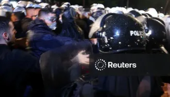 Kriza politike në Shqipëri/ Reuters: Protesta antiqeveritare në Tiranë, kërkohet largimi i Ramës