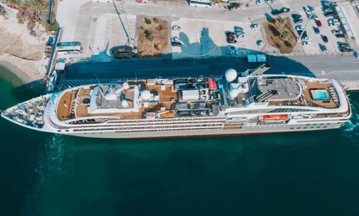 Kroçera franceze ankorohet në Sarandë, Rama: Konfirmohet interesi në rritje për bregdetin shqiptar