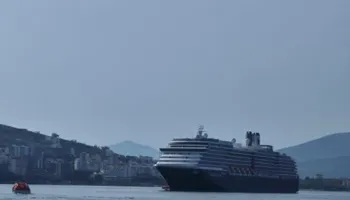 Kroçera “MS Oosterdam” vjen në Sarandë, 1,867  turistë nga shtete të ndryshme vizitojnë qytetin