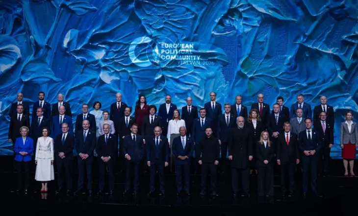 Kryeministri në Samitin e 8-të të Komunitetit Politik Europian, çfarë nuk u pa nga foto familjare e krerëve të qeverive. Rama bisedë me Melonin dhe Antonio Costa