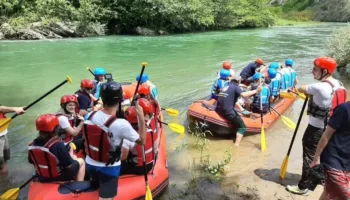 Kryeministri Rama promovon raftingun në Drinin e Zi si potencial turistik për Dibrën