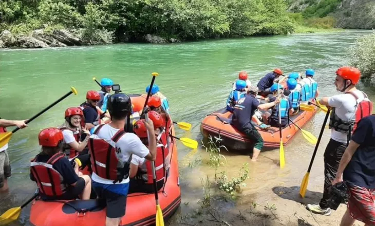 Kryeministri Rama promovon raftingun në Drinin e Zi si potencial turistik për Dibrën