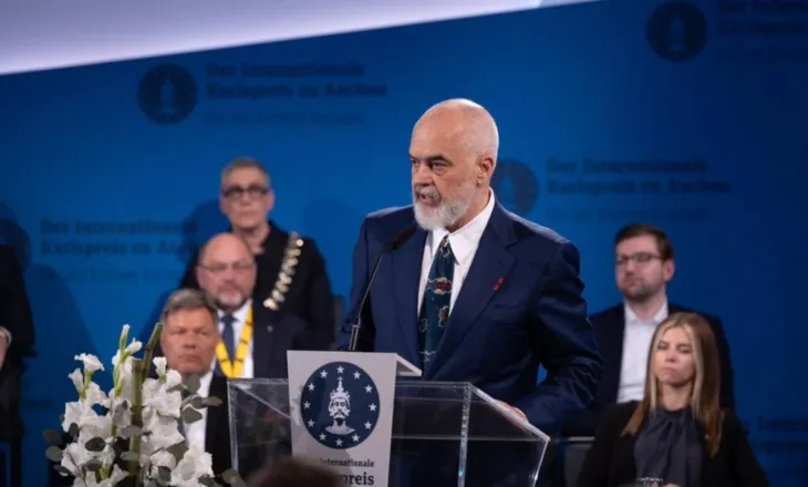 Kryeministri Rama udhëton drejt Gjermanisë, i ftuar në ceremoninë e çmimit “Karli i Madh”