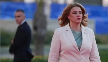 Kryeministrja e Letonisë, Evika Silina, njoftoi dorëheqjen e saj të papritur
