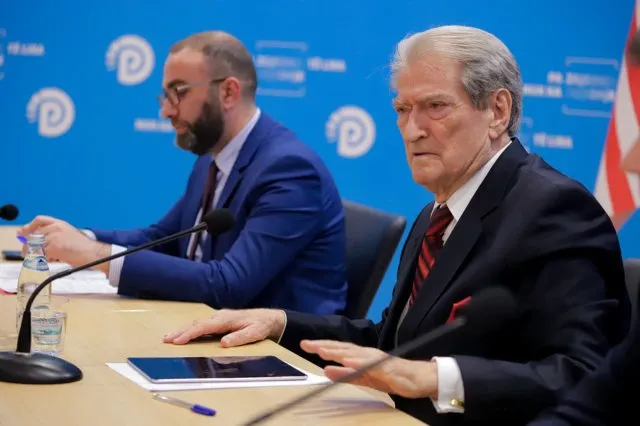 ‘Kryengritje paqësore më 8 maj’, Berisha thirrje për mobilizim kundër Ramës: Qeveria e tij pa legjitimitet