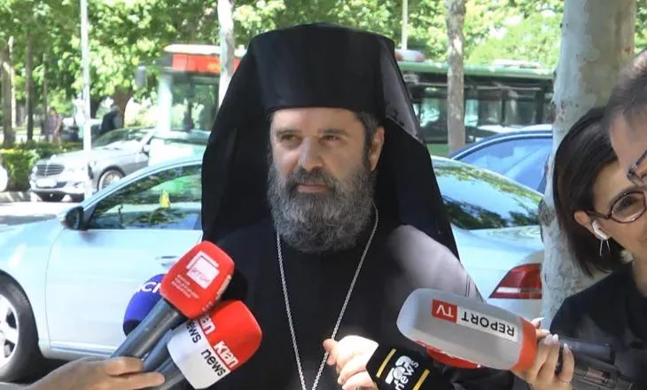 Kryepeshkopi Joan uron Kurban Bajramin: Jemi bashkë në gëzime e në vështirësi