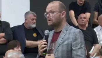 Ktheni nderin atij vendi’ – Aulon Kalaja: Ktheni Fushë Krujën në bashki! Nëse s’jeni të bindur, referendum