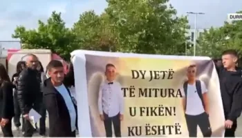 “Ku është drejtësia?”/ Vdekja e dy fëmijëve në Durrës, ngrihen në protestë banorët e zonës