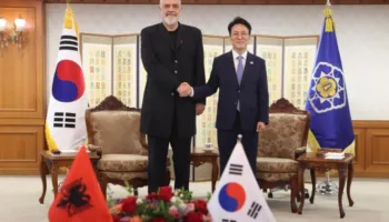 Kulmi i manipulimit/ Koreja e Jugut u befasua nga Diella pa tru e Edi Ramës
