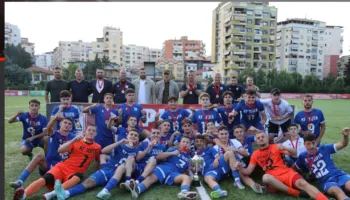 Kupa e Shqipërisë U-17. 7 gola të shënuar në finalen mes Teutës dhe Tiranës. Në fund festojnë durrësakët