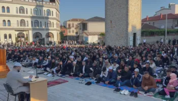 Kurban Bajrami në Kosovë, myftiu i ashpër me politikën: Na keni lodhur!