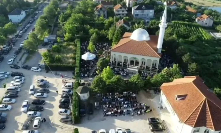 Kurban Bajrami në Kukës, qindra besimtarë falin namazin në dy xhamitë e qytetit
