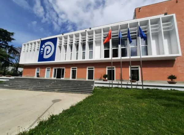 Kuvendi i PD-së voton Këshillin Kombëtar, lista e kandidatëve mbetet mister