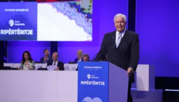 Kuvendi Kombëtar i PD, flet ish-kongresmeni republikan në SHBA, McEwen: Sikurse e tha edhe Sali Berisha, ne e rrëzuam tiraninë më përpara, do ta rrëzojmë përsëri