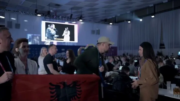 “Ky flamur nuk lejohet këtu”, gazetari Alberti Limani tregon incidentin me delegacionin serb në Eurovision